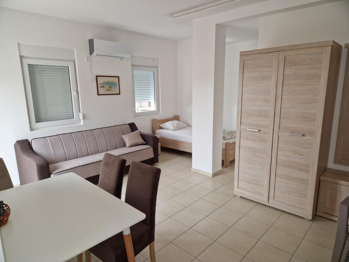 Apartmani Marina Kopitovic Petrovac ภายนอก รูปภาพ