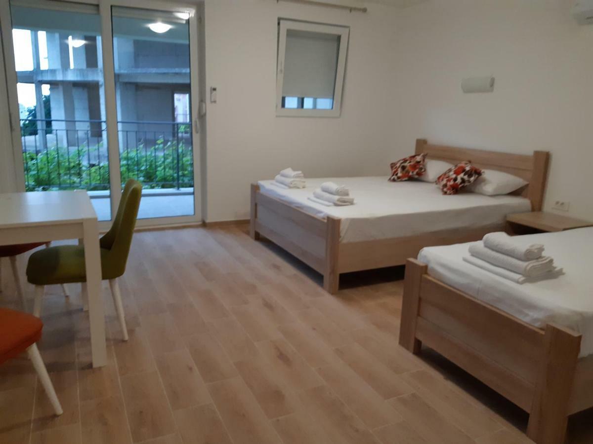 Apartmani Marina Kopitovic Petrovac ภายนอก รูปภาพ