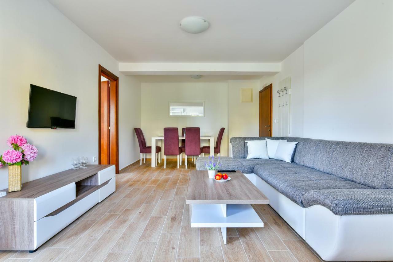 Apartmani Marina Kopitovic Petrovac ภายนอก รูปภาพ