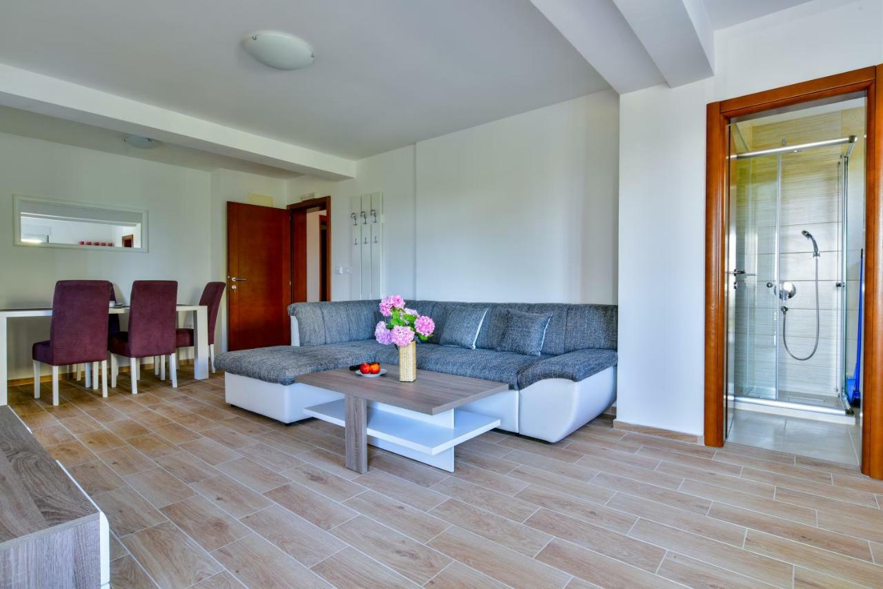 Apartmani Marina Kopitovic Petrovac ภายนอก รูปภาพ