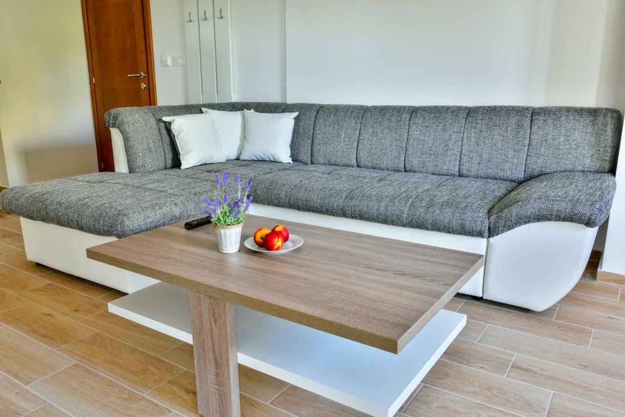 Apartmani Marina Kopitovic Petrovac ภายนอก รูปภาพ