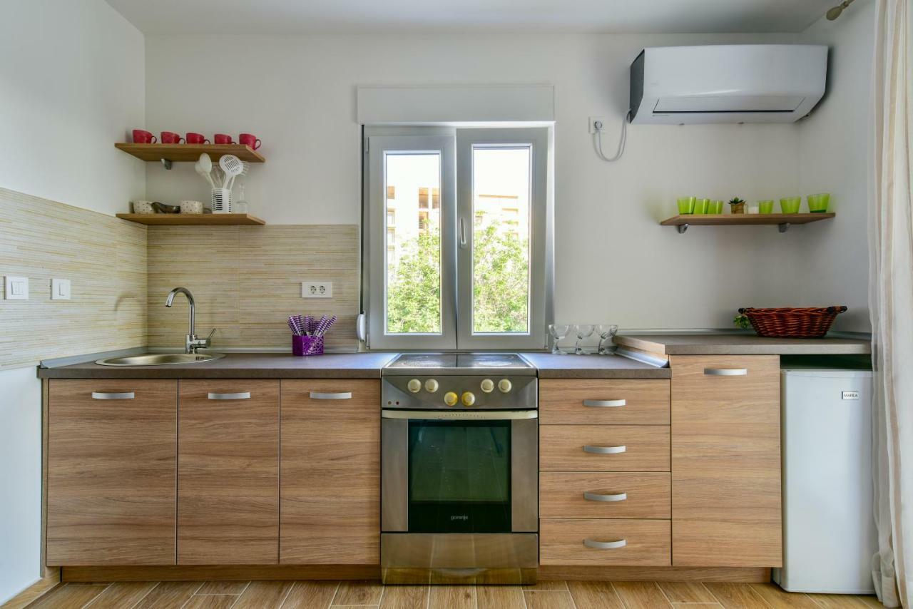 Apartmani Marina Kopitovic Petrovac ภายนอก รูปภาพ