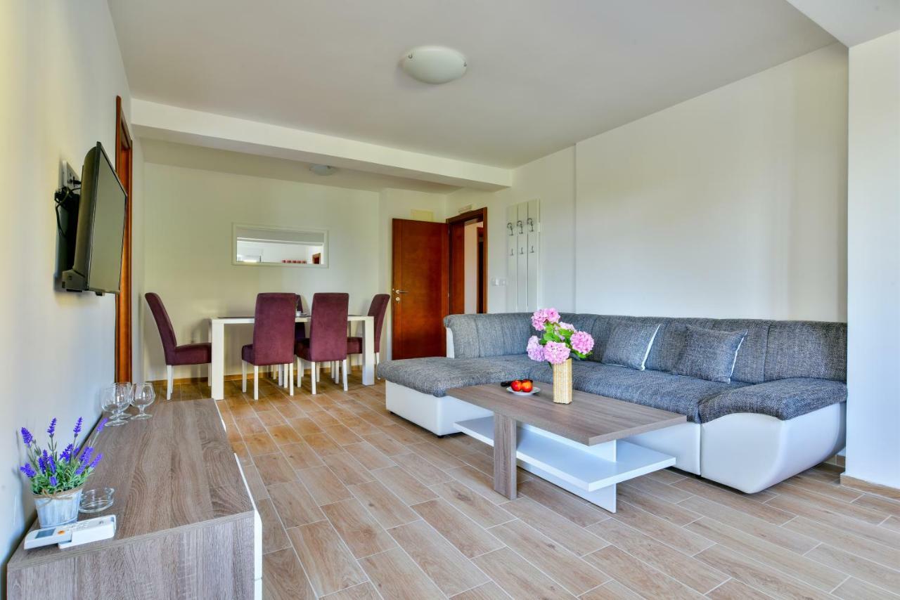 Apartmani Marina Kopitovic Petrovac ภายนอก รูปภาพ