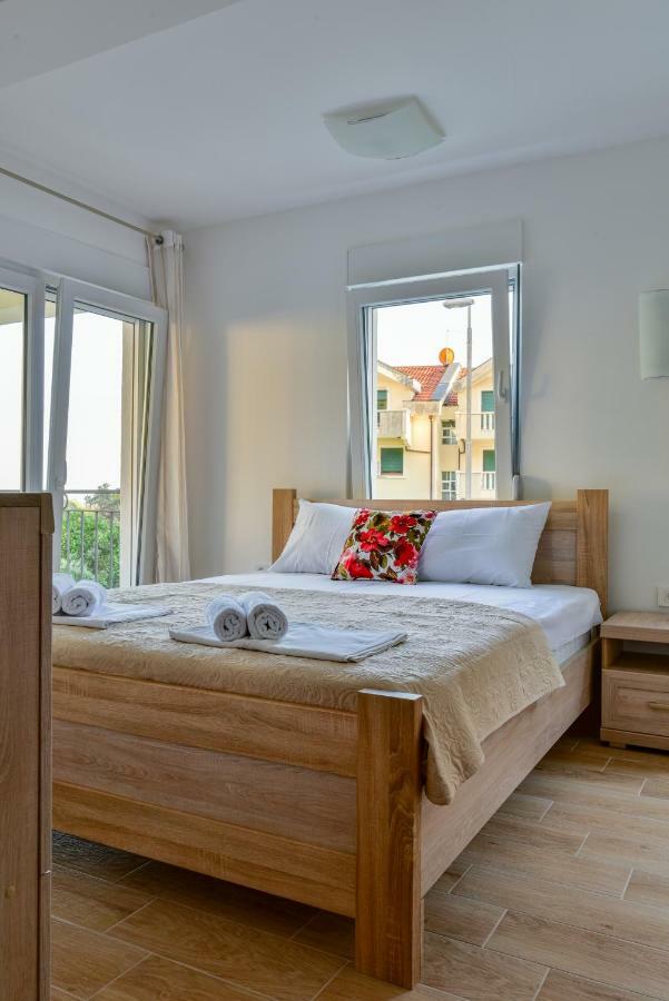 Apartmani Marina Kopitovic Petrovac ภายนอก รูปภาพ