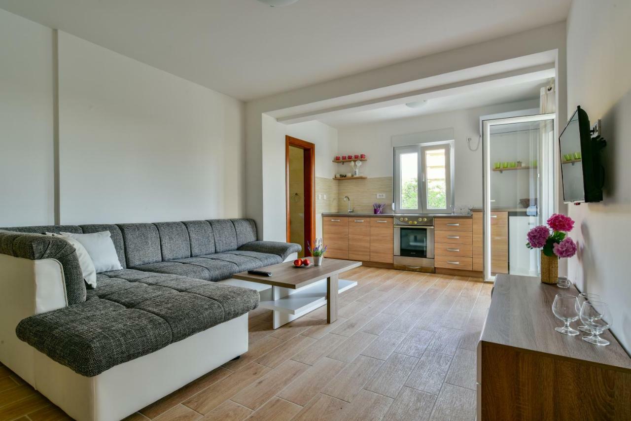 Apartmani Marina Kopitovic Petrovac ภายนอก รูปภาพ