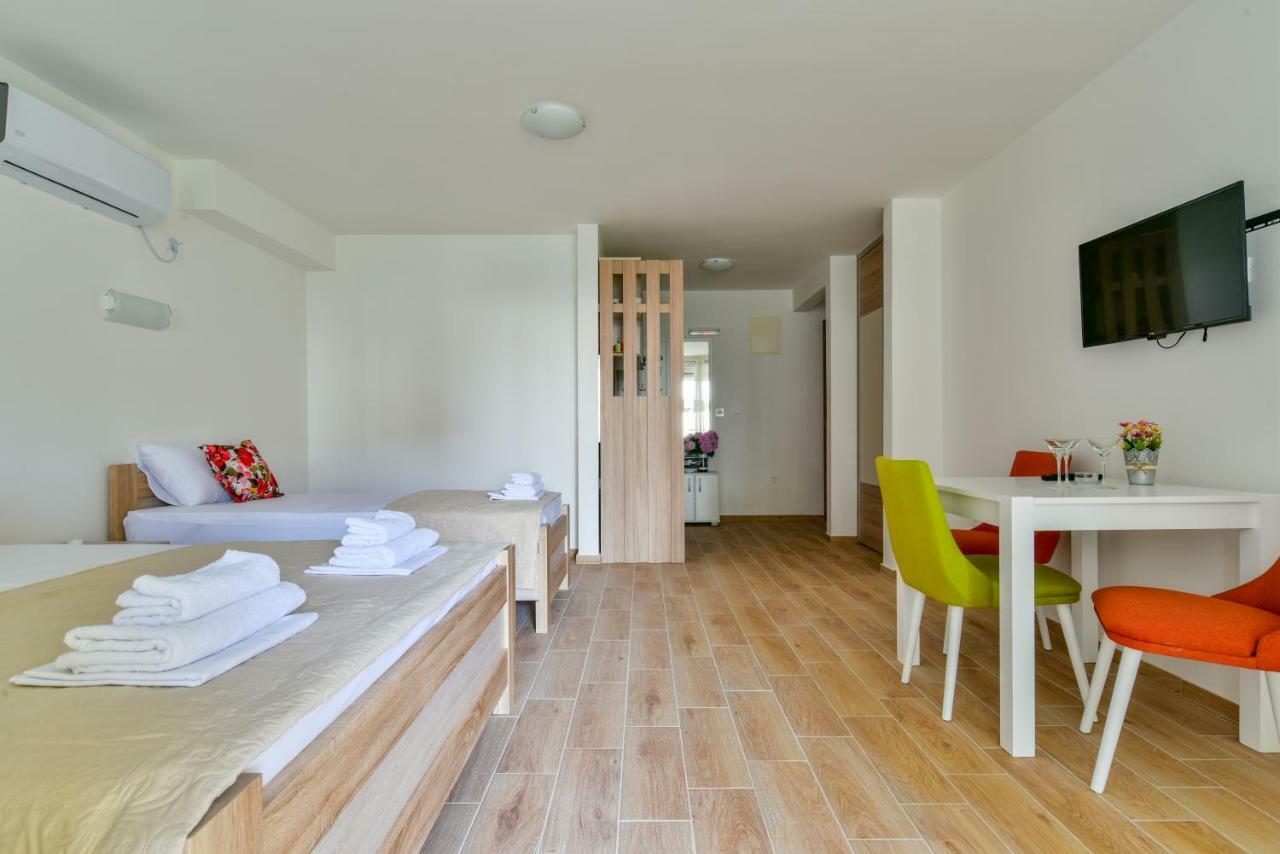 Apartmani Marina Kopitovic Petrovac ภายนอก รูปภาพ