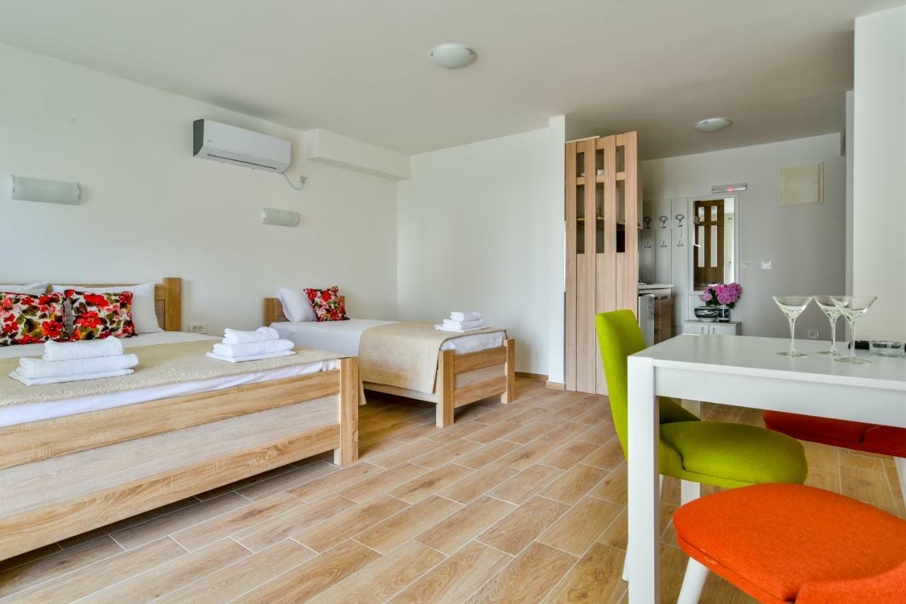 Apartmani Marina Kopitovic Petrovac ภายนอก รูปภาพ