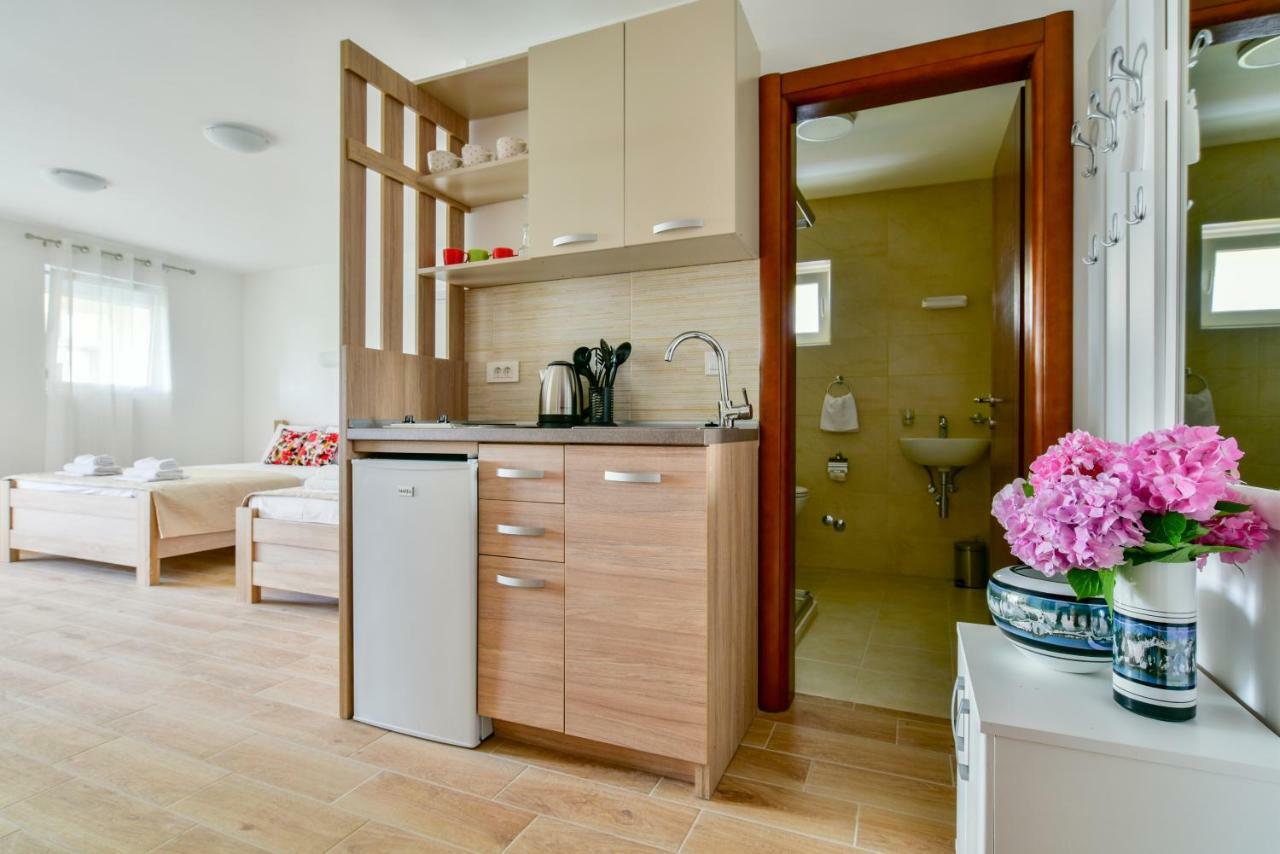 Apartmani Marina Kopitovic Petrovac ภายนอก รูปภาพ