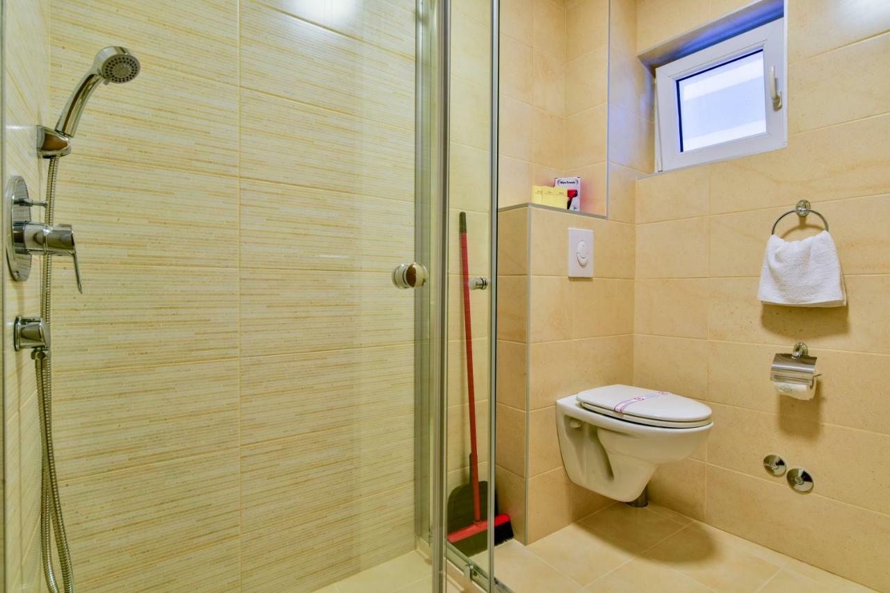 Apartmani Marina Kopitovic Petrovac ภายนอก รูปภาพ