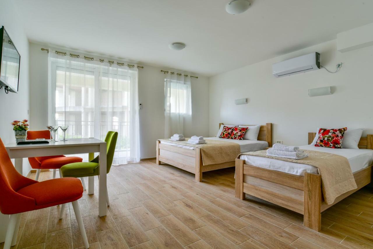 Apartmani Marina Kopitovic Petrovac ภายนอก รูปภาพ