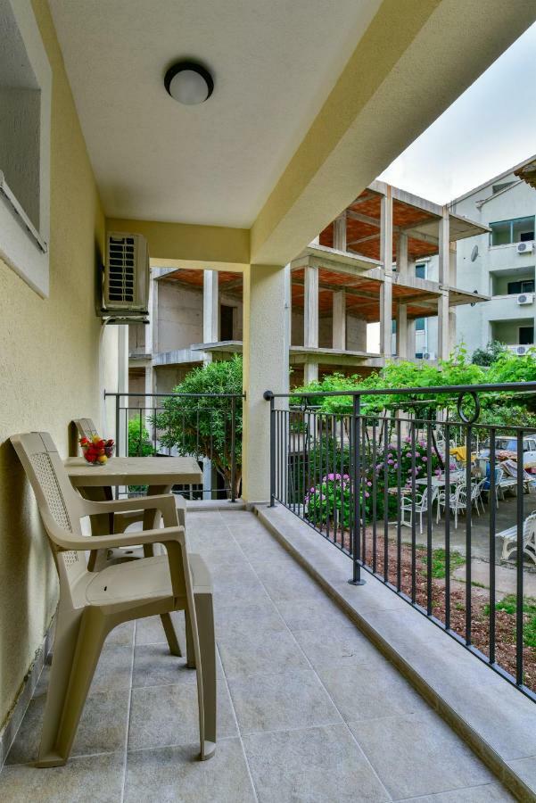Apartmani Marina Kopitovic Petrovac ภายนอก รูปภาพ