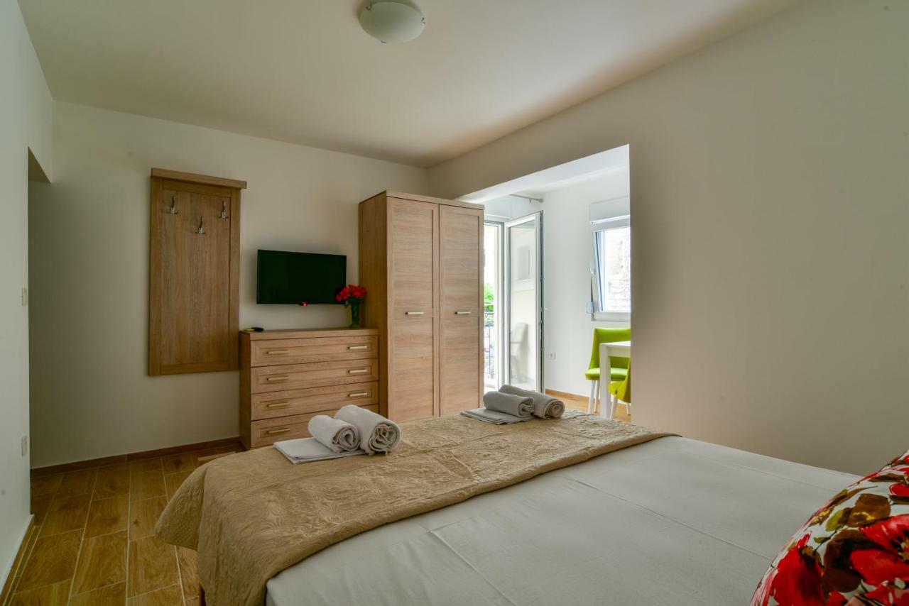 Apartmani Marina Kopitovic Petrovac ภายนอก รูปภาพ