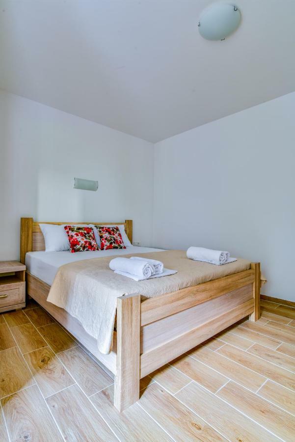 Apartmani Marina Kopitovic Petrovac ภายนอก รูปภาพ