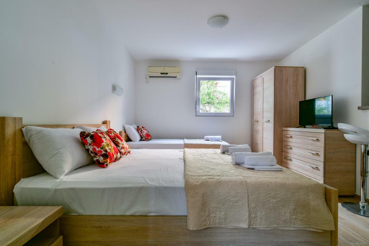 Apartmani Marina Kopitovic Petrovac ภายนอก รูปภาพ