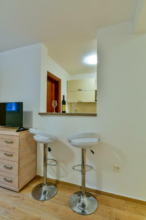 Apartmani Marina Kopitovic Petrovac ภายนอก รูปภาพ